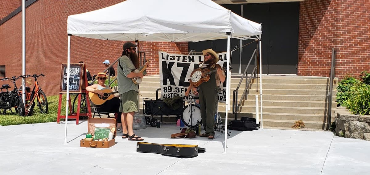 Sunday Farmers’ Market at College View
