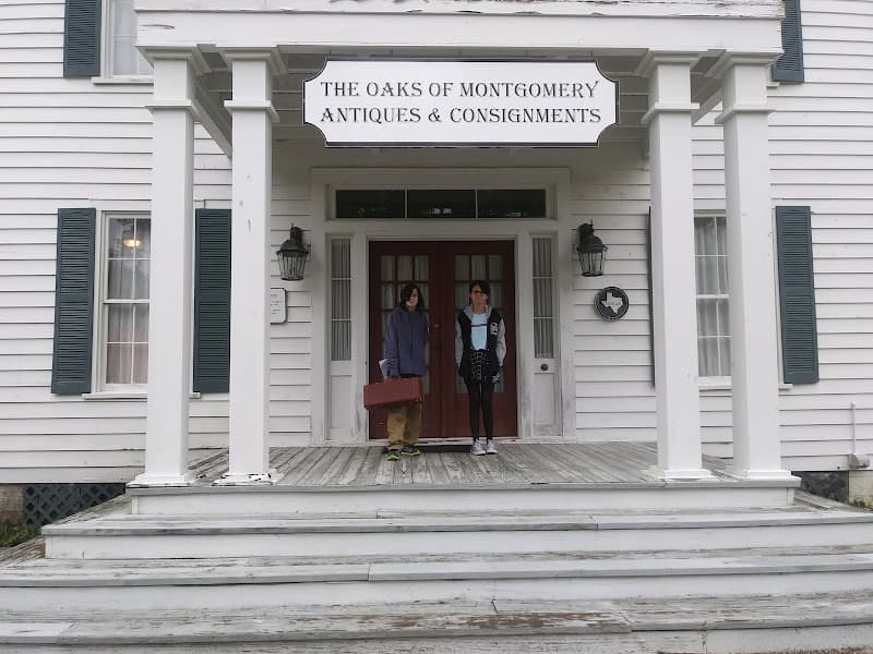 The Oaks of Montgomery Antiques