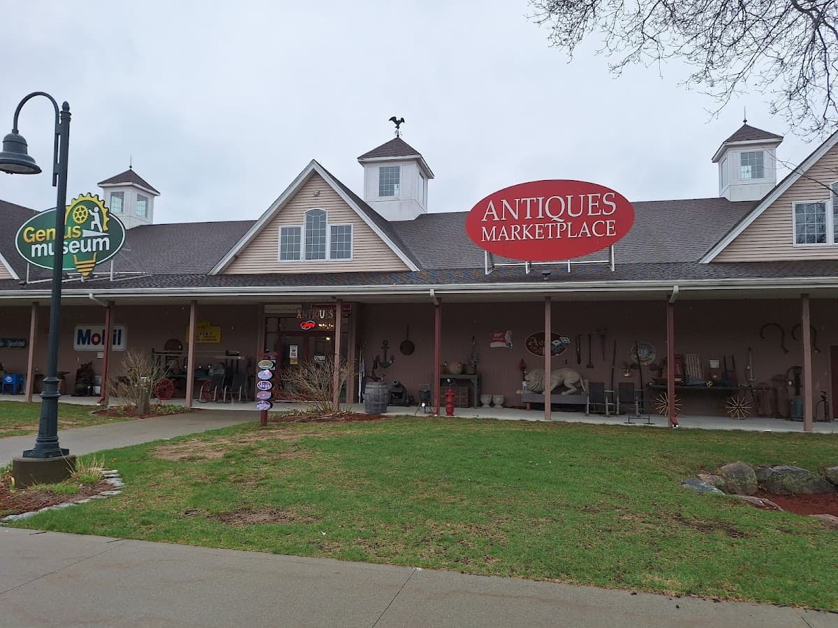 The PAST Antiques Marketplace at Natureβs Art Village