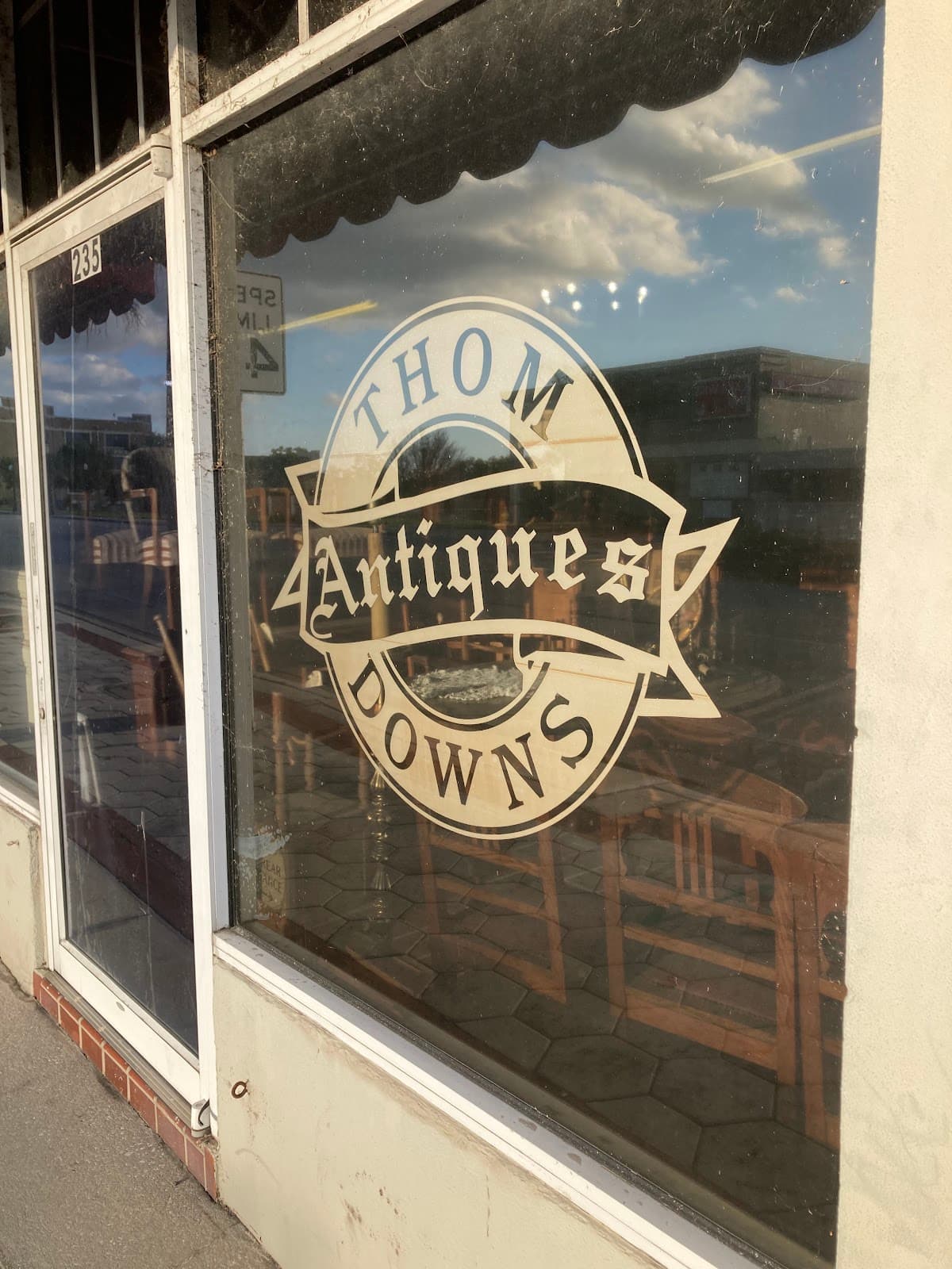 Thom Downsโ Antiques Inc