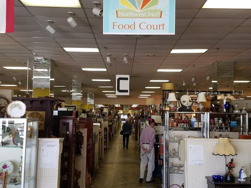 Thompsonβs Antique Center Of Texas