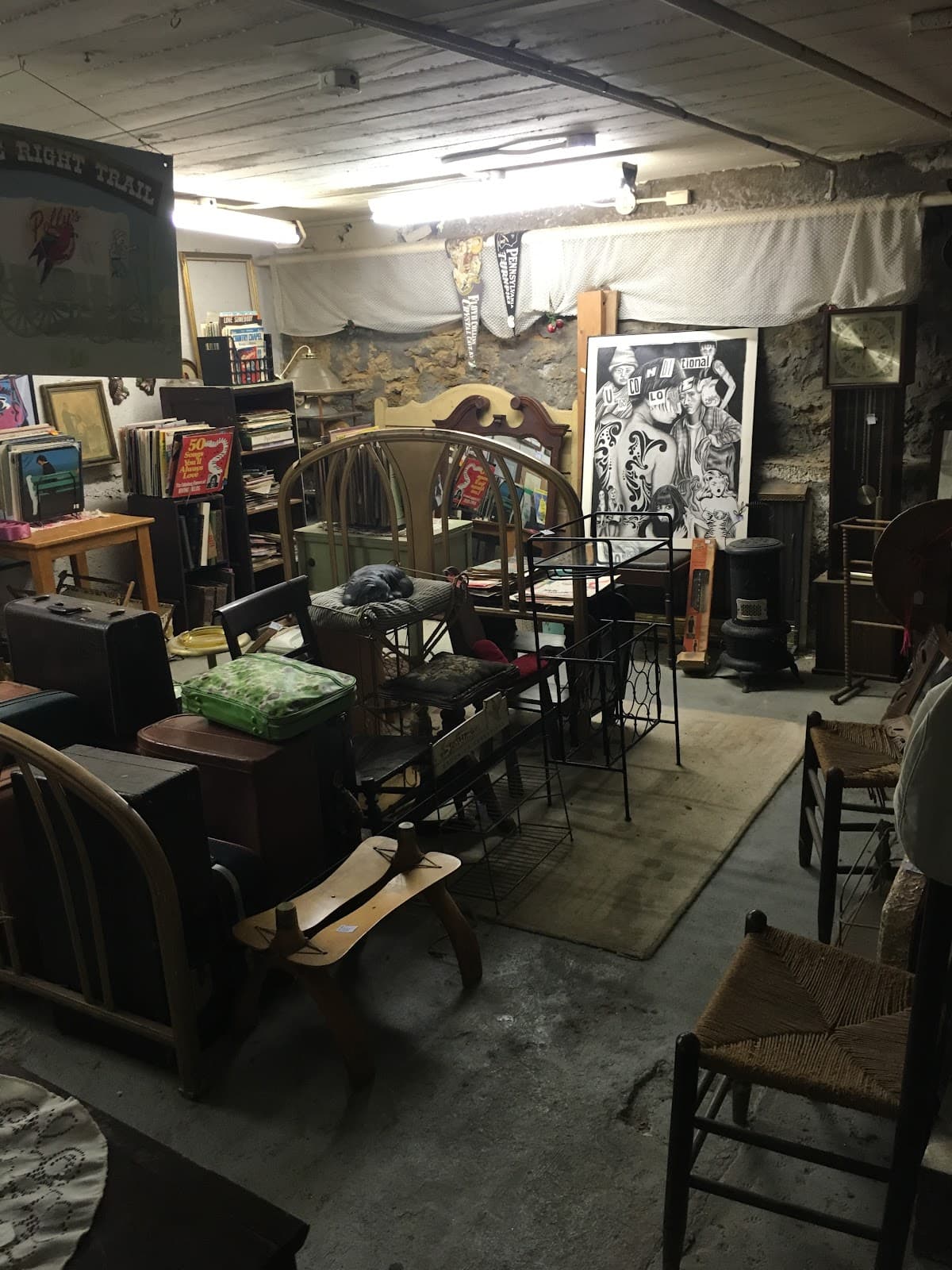 Uztabz Antiques Collectibles