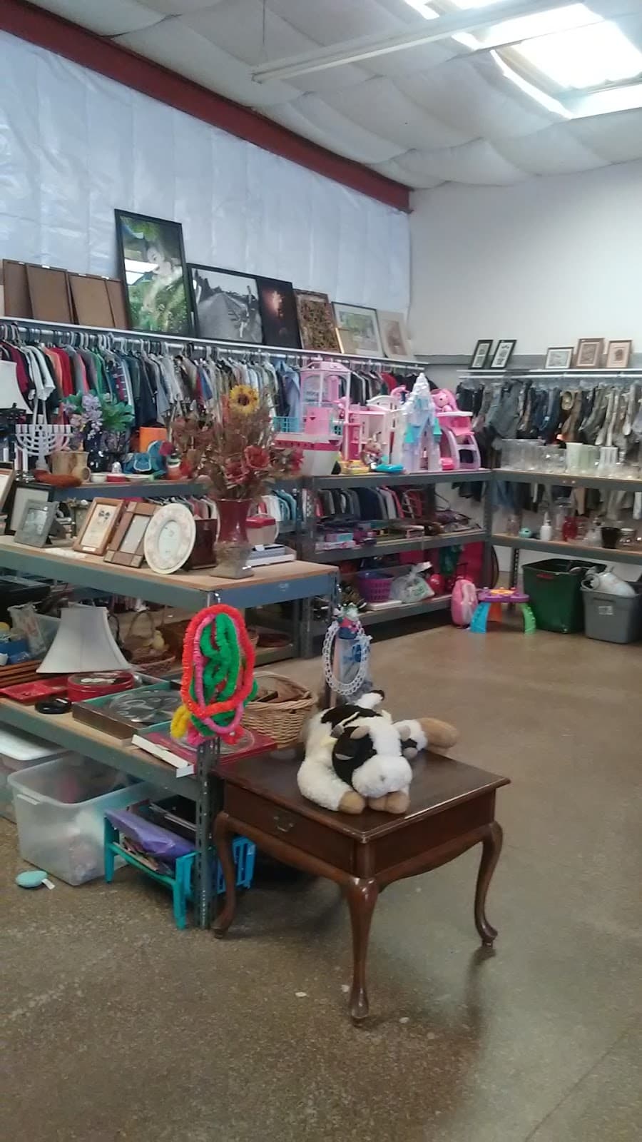 Valley Dream Center – Thrift Store