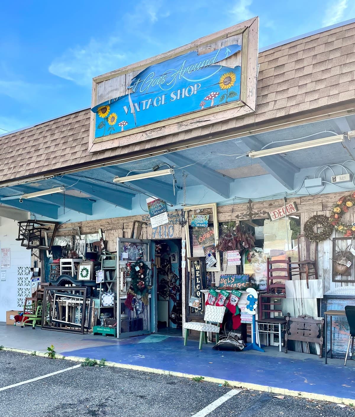 What Goes Around Vintage Thrift Shoppe