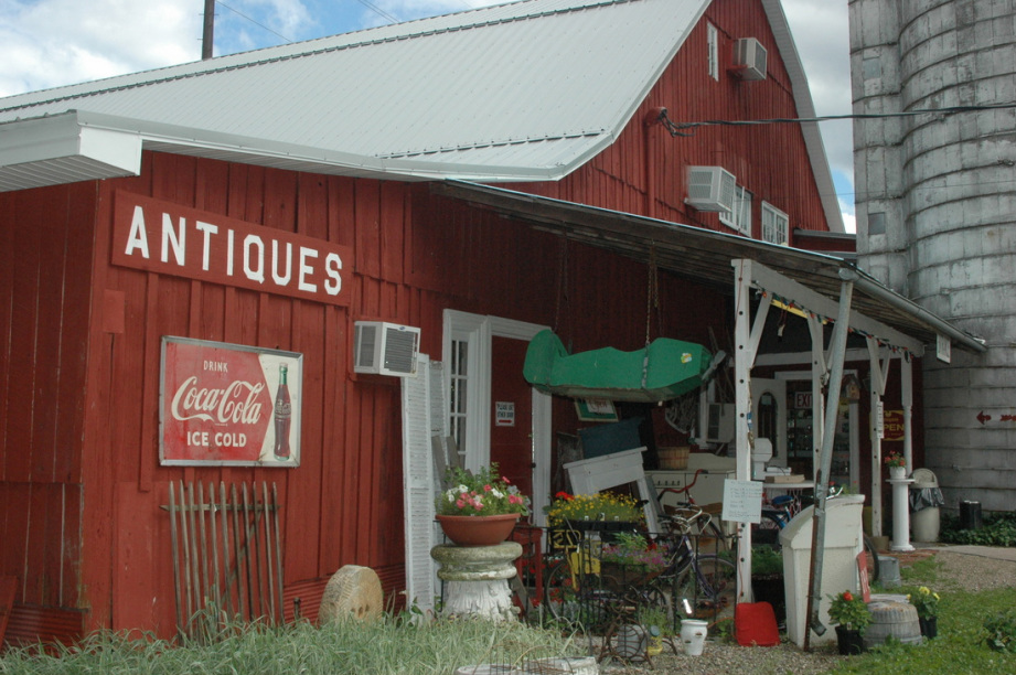 Bennie's Barn Antique Mall